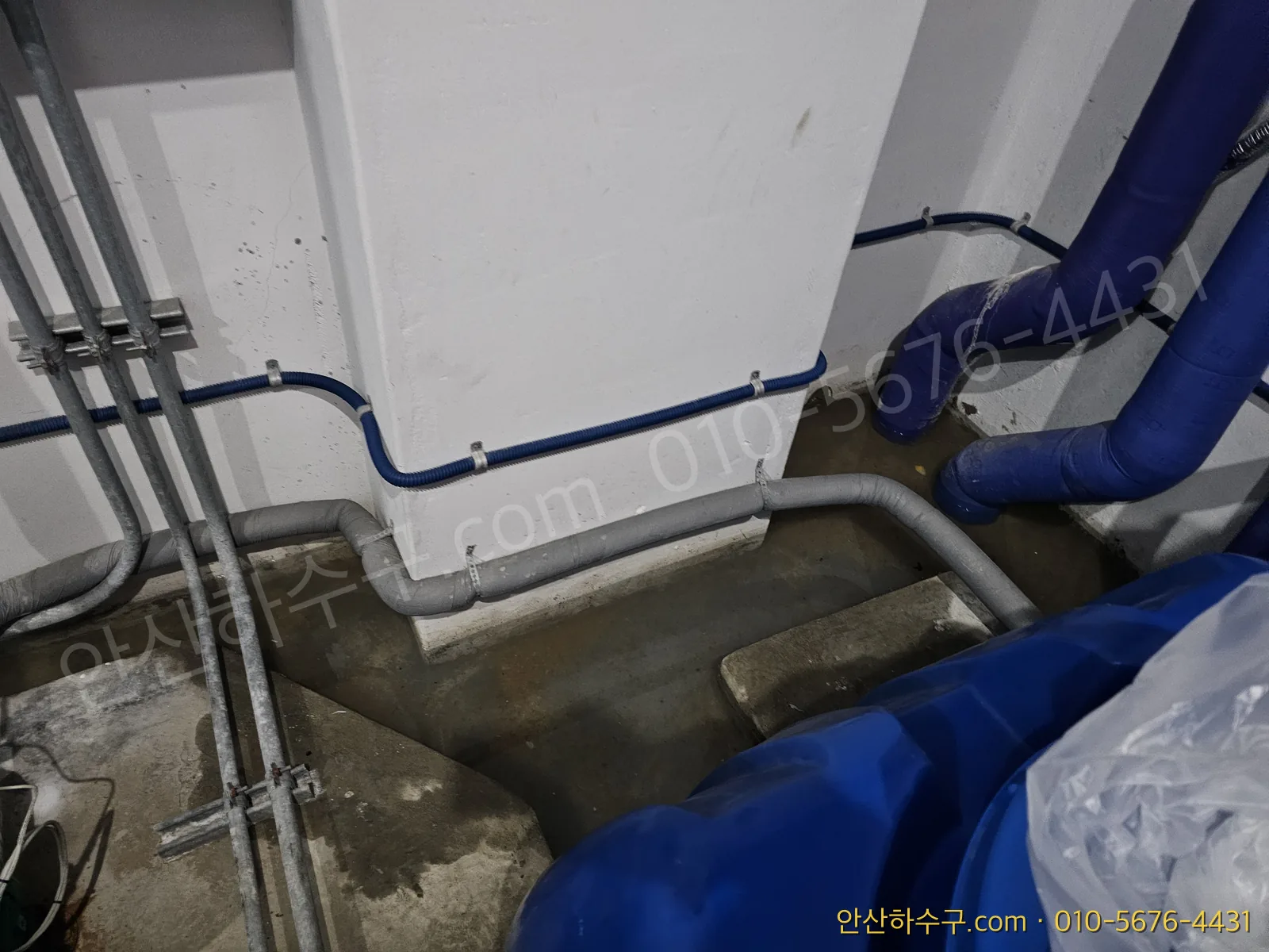 선부동 빌라 건물 쪽으로 물이 차오르기 시작한 모습